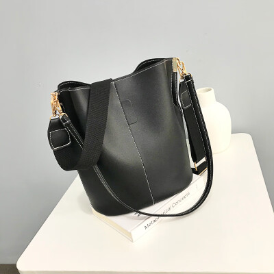 

Fashion temperament wide-angle squat bucket bag 2019 new wave wild Korean version of the shoulder bag retro casual handbag