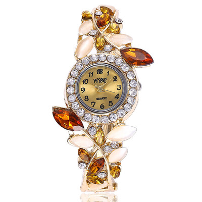 

CCQ Watches Hot Sale Fashion Casual Women Bracelet Watch Alloy Flowers Diamond Wrist Watches Dress Quartz Watch 533