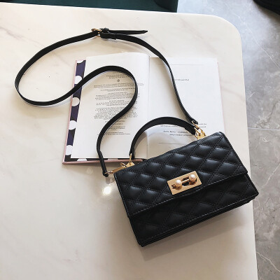 

Qiao Bani 2019 new European&American style fashion embroidery thread lock flip cover handbag shoulder diagonal trend handbags