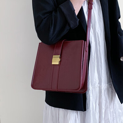 

Bag female 2019 new Korean version of the ladies briefcase OL professional commuter simple fashion shoulder slung big bag
