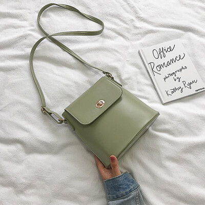 

2019 new net red casual bucket bag female Korean version of the simple wild shoulder bag chic fashion retro Messenger bag