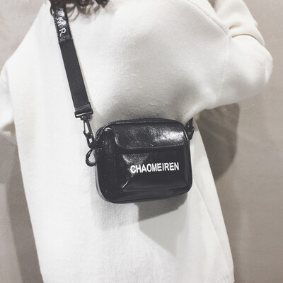 

French small bag female 2019 new chic simple foreign style Messenger bag female Korean version of the wild texture shoulder bag