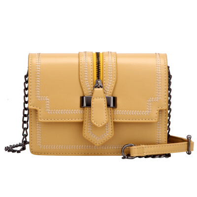 

Fashion temperament wild broadband handbag 2019 new hit color small square package tide Korean version of the personality lock buckle shoulder bag
