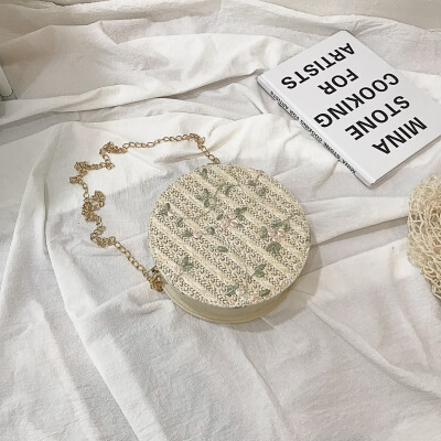 

2019 summer new straw baodan shoulder bag holiday small fresh fairy embroidery chain weaving slanting small round bag