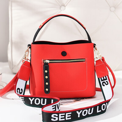 

On the new womens bag tide Korean fashion Joker ladies shoulder Messenger bag broadband bucket bag