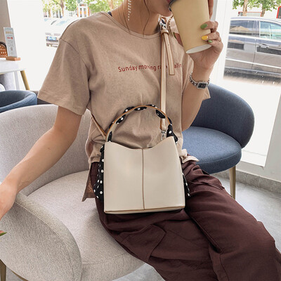 

Tailored Womens High-end Bag Wild Messenger Bag Individual Scarf Fashion Handbag