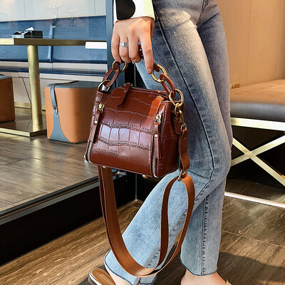 

French small texture bag female 2019 new fashion bucket bag crocodile pattern wild shoulder slung small square bag