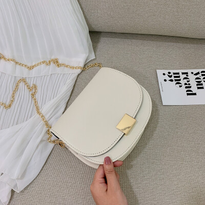 

On the new texture of the foreign womens small bag tide Messenger bag 2019 summer super fire saddle bag fresh chain shoulder bag