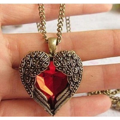 

Vintage Love Heart Necklaces Women Luxury Red Rhinestone Angel Wing Pendant Necklace Chain Best Gifts
