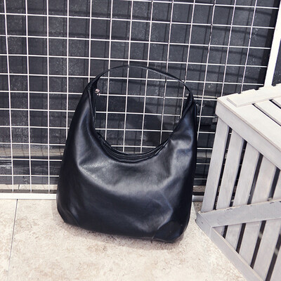 

Tailored Fashion Lady Retro Trend Black Large Capacity Handbag Wild Shoulder Bag