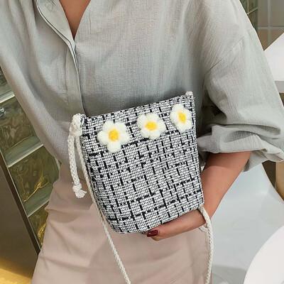 

Net red flowers woolen bucket bag handbag 2019 new wild air shoulder bag ins fashion Messenger bag