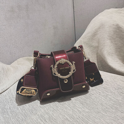 

New 2019 bucket womens bag autumn&winter network red chic broadband package Korean version of fashion abrasive one - shoulder