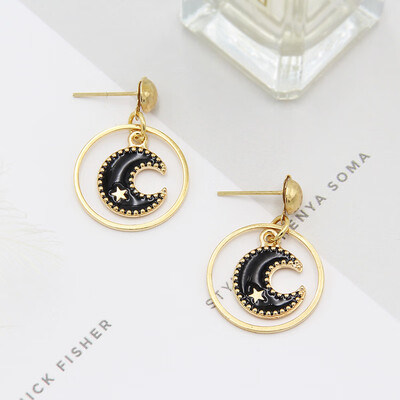 

In 2019 the new brand design asymmetric starfish starfish earrings for women