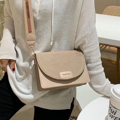 

Ins super fire broadband bag female 2019 new Korean version of the wild single shoulder slung fashion texture simple small square bag