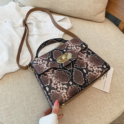 

Qiao Bani 2019 new European&American style fashion street beat snake pattern flip bag hand strap shoulder diagonal tide handbag