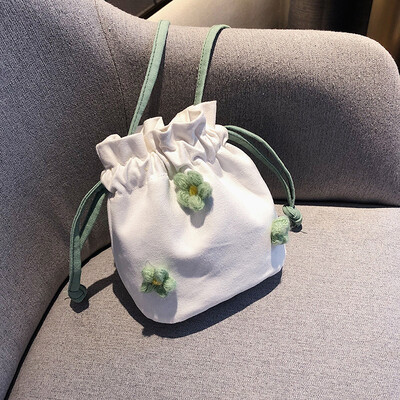 

Fashion casual Messenger bag 2019 new Sen cute flower canvas bag small fairy wild temperament shoulder bag