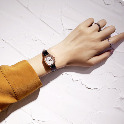 

French niche waterproof new watch girls ins wind simple temperament students Korean version of the square