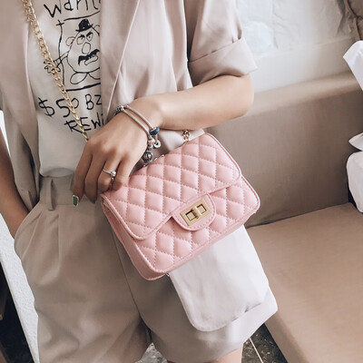

New small bag female 2019 new simple versatile chic shoulder Messenger bag fashion rhombic chain small square bag