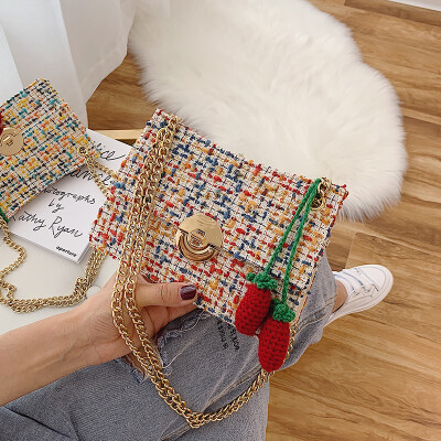 

On the new ins super fire woolen bag female 2019 new Korean version of the wild single shoulder slung fashion chain small square bag