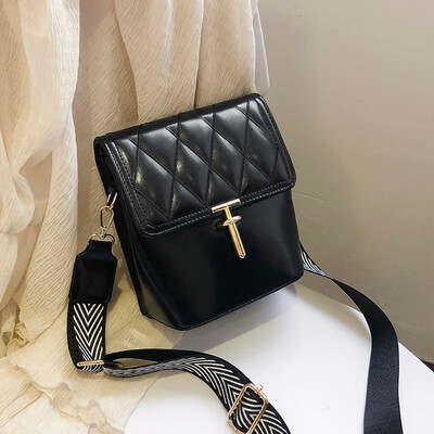 

Summer rhombic broadband bag female 2019 new Korean version of the wild single shoulder slung fashion casual texture bucket bag