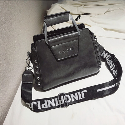 

Spring&summer small bag female 2019 new wave fashion retro rivet shoulder bag shoulder wide shoulder strap Messenger bag