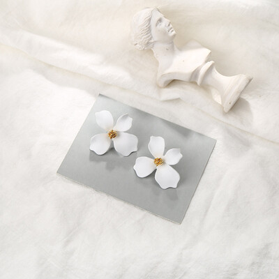 

2019 new brand design fashion spray paint flower earrings asymmetric for women