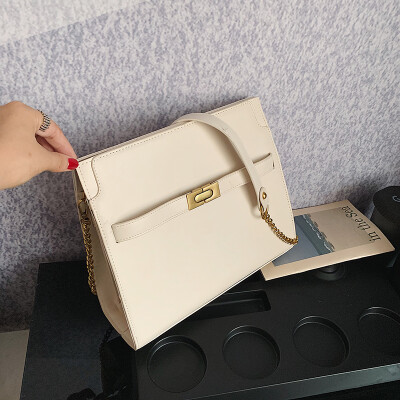 

Ins leisure simple chain big bag girl 2019 new fashion senior feeling Kelly bag single shoulder oblique bag tide