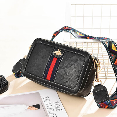 

On the new womens bag tide Korean version of simple Joker shoulder Messenger bag fashion small square bag in spring&summer