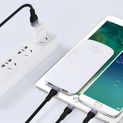 

One Drag Three Mobile Phone Data Cable 3-in-1 Lightning Micro USB Type-C Fast Charging Cable For Android Apple