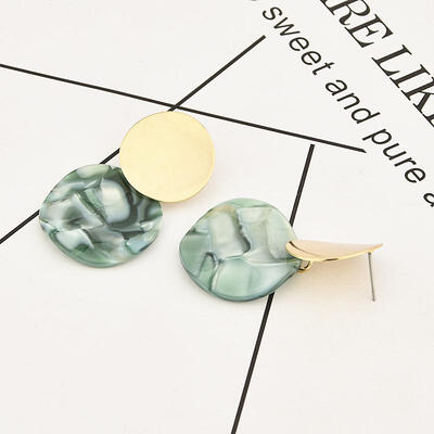 

Korean New Round Earrings Resin Black White Acetic Acid Dangle Drop Earrings For Women Statement Earings Fashion Jewelry 2019
