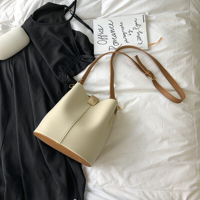 

Summer new large capacity bag female 2019 new wave Korean version of the wild single shoulder slung fashion texture bucket bag