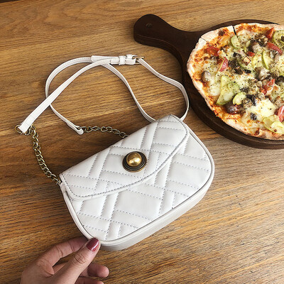 

Small fragrance rhombic chain bag female 2019 new wave Korean version of the wild single shoulder slung fashion casual saddle bag