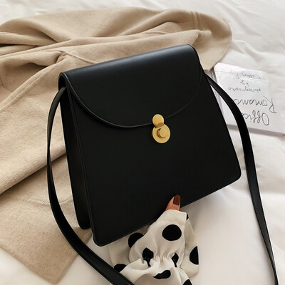 

Bag female new versatile simple shoulder Messenger bag fashion retro lock small square bag tide