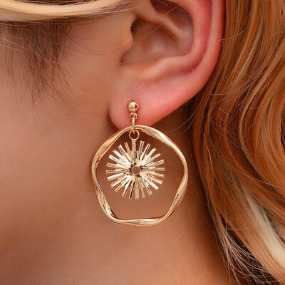 

2019 New Fashion Simple Geometric Sunflower Wave Earrings