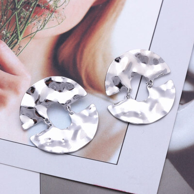 

European Trendy Geometric Metal Big Drop Earring For Women Leaf Flower Round Brincos Statement Earring Party Jewelry Model Show