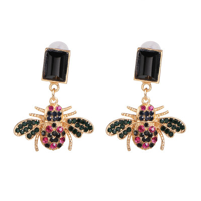 

2019 new arrival Trendy BEE Stud Earrings for Women Gold Color bee Statement Earrings Lady Jewelry Female Bijoux