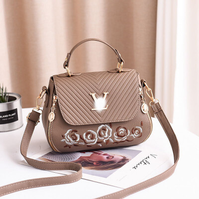 

Female bag 2019 new bag female Korean version of the stereotype embroidery fashion handbags Messenger shoulder bag