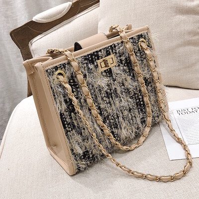 

Bag female 2019 new ins super fire fashion woolen casual fur wild chain single shoulder slung small square bag