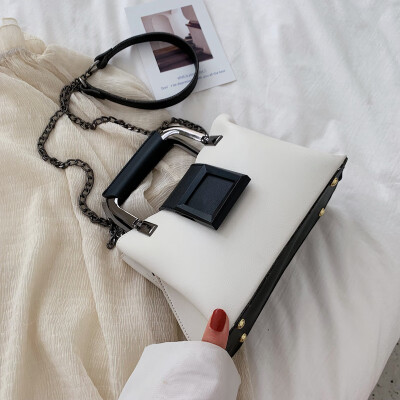 

In the new 2019 new package style casual single-shoulder bag with a contrast simple simple portable womans bag