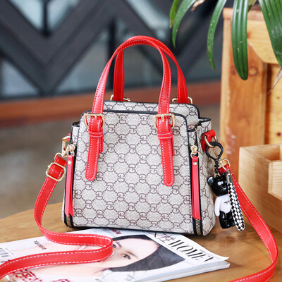 

Simple one-shoulder sloping Bucket Bag