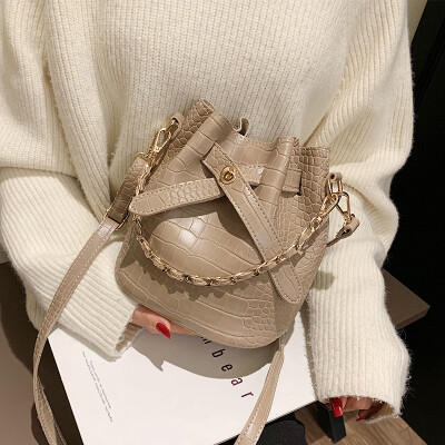 

Ins port wind bucket small black bag female 2019 new Korean fashion chain net red texture shoulder Messenger bag