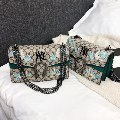 

Qiao Bani 2019 new Korean fashion embroidery line Harajuku wind hit color wine god bag shoulder diagonal trend handbags
