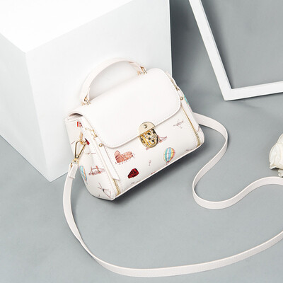 

Summer ins Super Fire Girls on Korean Single Shoulder Messenger Bag Fashion Joker Handheld Crossover