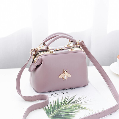 

Female bag 2018 new bag female Korean version of the stereotype embroidery thread fashion handbags Messenger shoulder bag