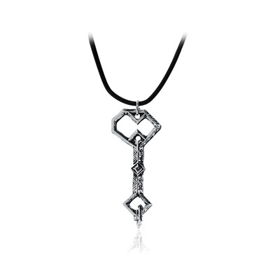 

Hot Selling Hobbit Oak Shield Treasure Key Pendant&Necklaces European American Male Women Movie Necklace