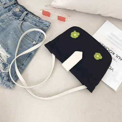 

Small fresh temperament canvas bag female 2019 new casual simple fashion shoulder bag cute flower Messenger bag