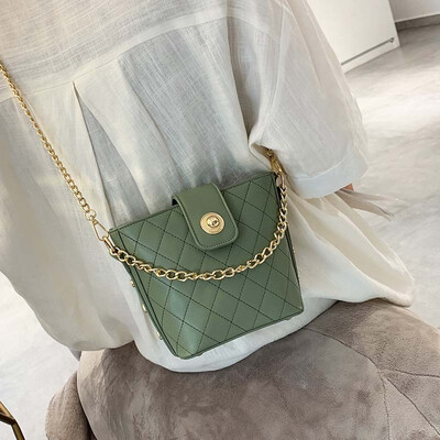 

Fairy foreign small bag 2019 popular new wave Korean version of the wild Messenger bag Lingge embroidery line chain bucket bag
