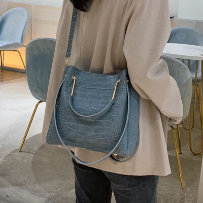 

Senior sense small bag female 2019 new simple texture wild shoulder bag ocean portable slung bucket bag