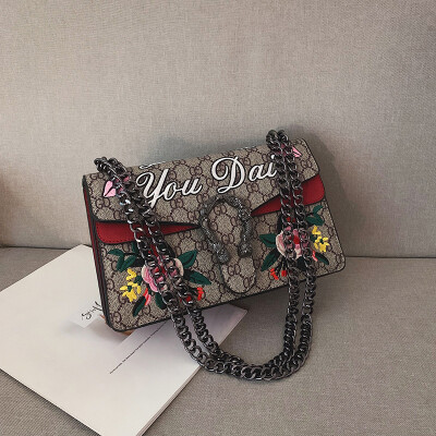 

Qiao Bani 2019 new Korean retro style old flower embroidery flower hit color Bacchus bag shoulder diagonal trend handbags