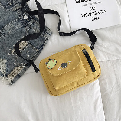 

Temperament fashion chic Messenger bag 2019 new cartoon planet canvas small square bag female simple wild shoulder bag